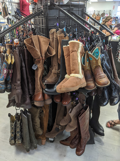 Used Clothing Store «Clothes Mentor», reviews and photos, 11800 S Cleveland Ave, Fort Myers, FL 33907, USA
