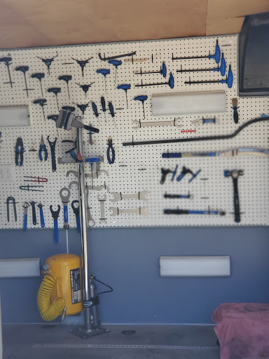 Bicycle Repair Shop «Thrill Bikes», reviews and photos, 4206 W Electra Ln, Glendale, AZ 85310, USA