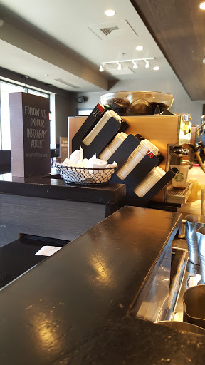 Shopping Mall «Grove City Premium Outlets», reviews and photos, 1911 Leesburg Grove City Rd, Grove City, PA 16127, USA