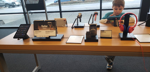 Cell Phone Store «Verizon», reviews and photos, 8612 SE Sunnyside Rd, Clackamas, OR 97015, USA