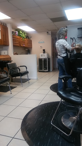 Hair Salon «Flippin Out Salon», reviews and photos, 3605 Sebring Pkwy, Sebring, FL 33870, USA