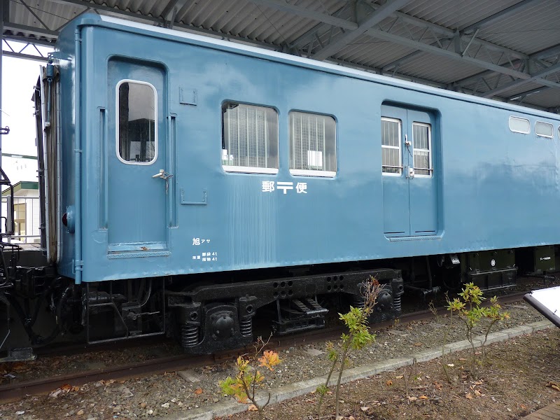 蒸気機関車D51 565号機・スユニ50 517・ヨ8017・DE10 1677号機