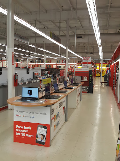 Office Supply Store «Staples», reviews and photos, 101 W Vine St, Kissimmee, FL 34741, USA