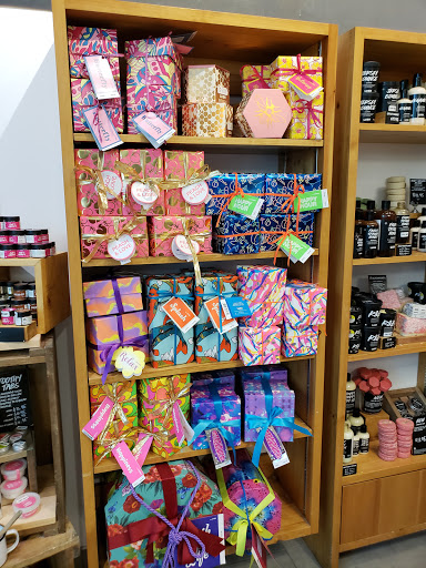 Cosmetics Store «Lush», reviews and photos, 4200 Conroy Rd, Orlando, FL 32839, USA