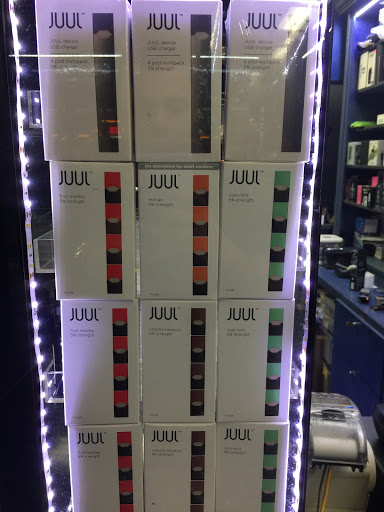 Tobacco Shop «Hollywood Smokes», reviews and photos, 6857 159th St, Tinley Park, IL 60477, USA