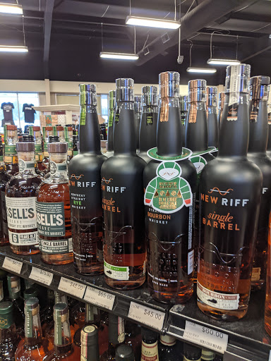 Liquor Store «Roof Brothers Wine & Liquors», reviews and photos, 3145 Park Ave, Paducah, KY 42001, USA