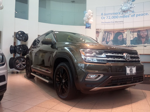 Volkswagen Dealer «Gurnee Volkswagen», reviews and photos, 6301 W Grand Ave, Gurnee, IL 60031, USA