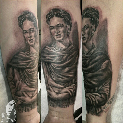 Tattoo Shop «Bloodline Tattoos», reviews and photos, 3304 Auburn St, Houston, TX 77017, USA