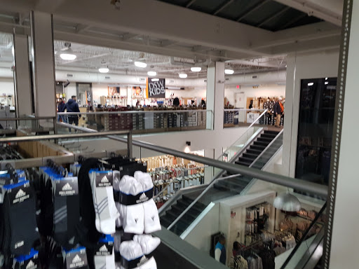Shoe Store «DSW Designer Shoe Warehouse», reviews and photos, 60 NJ-17, Paramus, NJ 07652, USA
