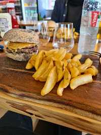 Plats et boissons du Restaurant de hamburgers J&J Burger à Verny - n°1