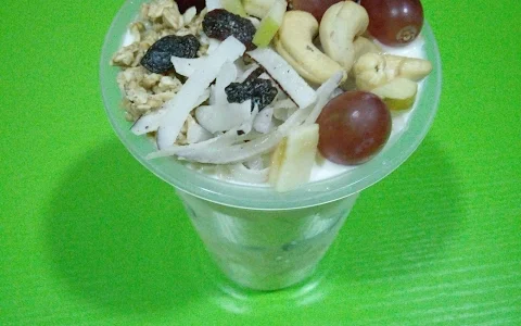 Essin smoothies and parfait image