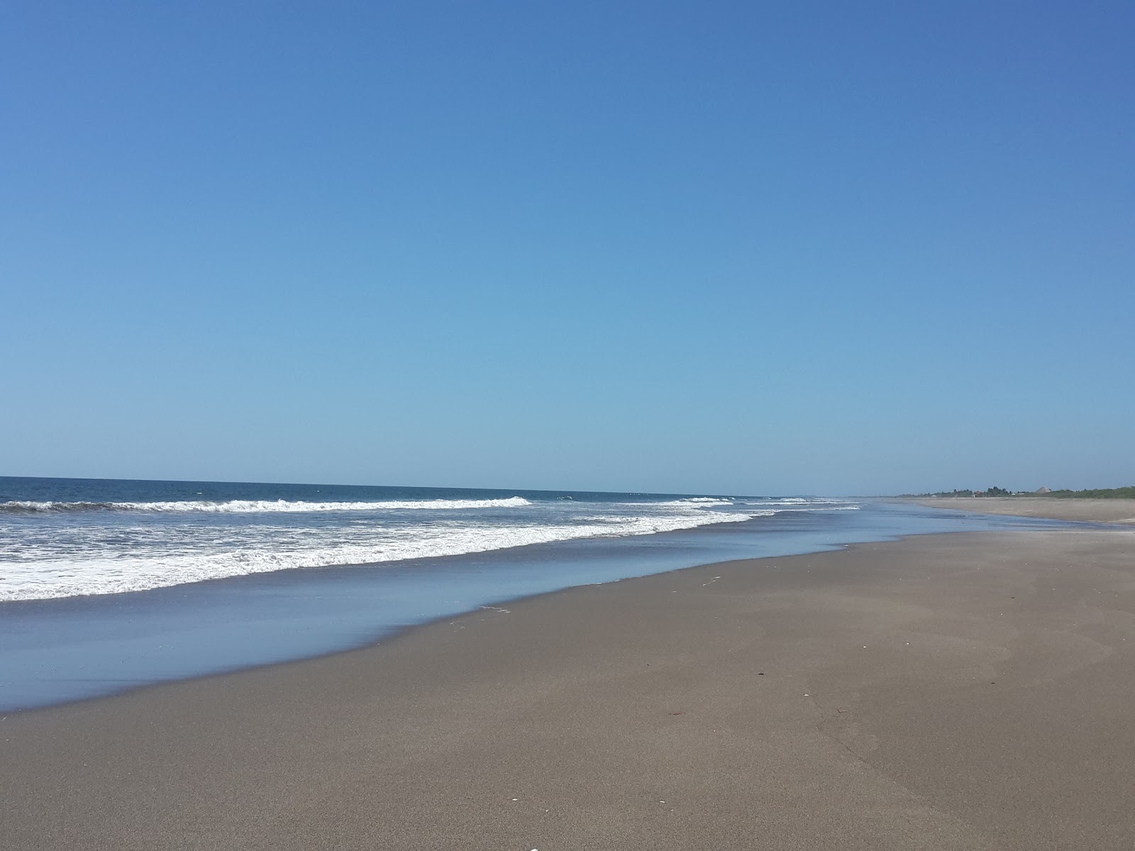 Foto von Poneloya beach mit langer gerader strand