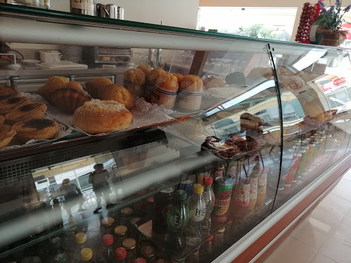 Padaria Pastelaria Sabores no Atouguia da Baleia, Leiria