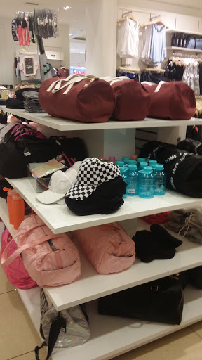 Clothing Store «Forever 21», reviews and photos, 2234 Newpark Mall, Newark, CA 94560, USA