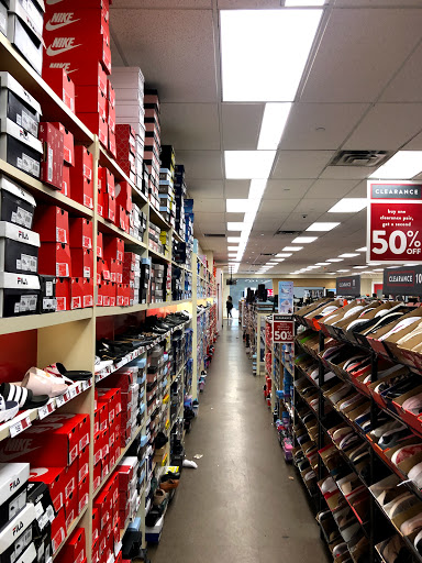 Shoe Store «Famous Footwear», reviews and photos, 40-24 College Point Blvd, Flushing, NY 11354, USA