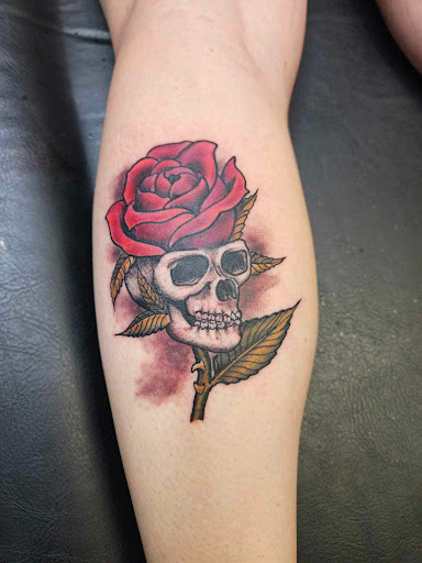 Explore rose and skull tattoo ideas, creative tattoo ideas in Venice, available at Z-Edge Tattoo & Body Piercing Venice