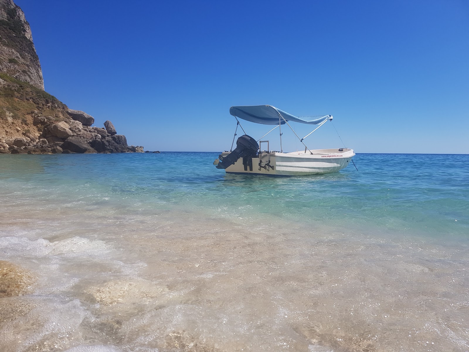 Photo of Kastelli beach - popular place among relax connoisseurs