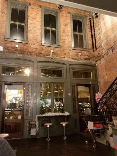 Ice Cream Shop «The Comfy Cow New Albany», reviews and photos, 109 E Market St, New Albany, IN 47150, USA