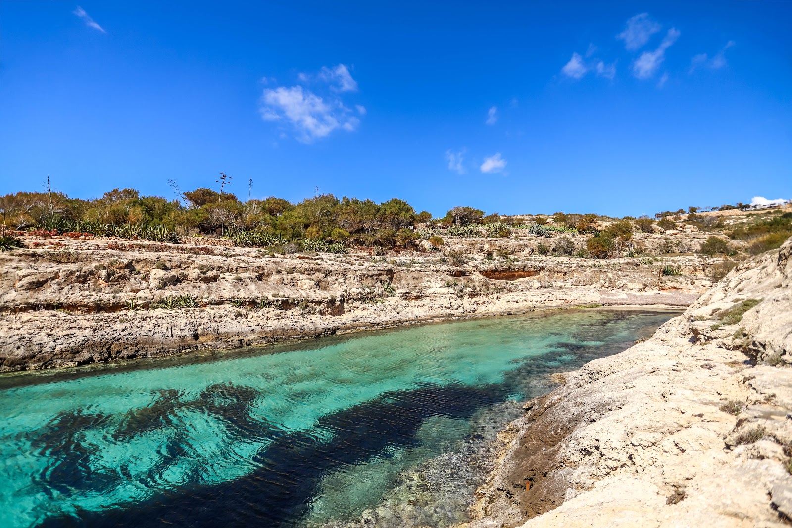 Photo of Cala Greca with bright sand surface