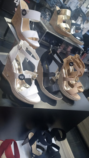 Clothing Store «GUESS Factory», reviews and photos, 12801 W Sunrise Blvd #631, Sunrise, FL 33323, USA