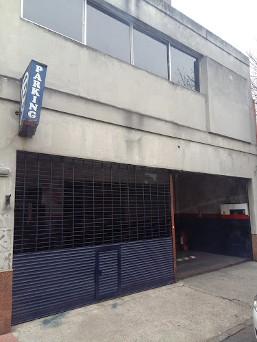 Opiniones de Mini-market y Parking Pastoriza en Montevideo - Aparcamiento