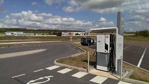 Borne de recharge de véhicules électriques Avia Station de recharge Valmy