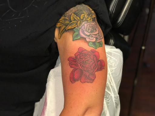 Tattoo Shop «Mountainside Tattoo & Piercing VT», reviews and photos, 55 Square, Bellows Falls, VT 05101, USA