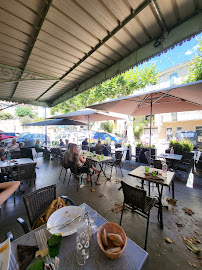 Atmosphère du Restaurant Café du siècle La foret à Beaumes-de-Venise - n°4