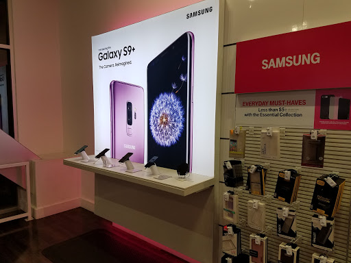 Cell Phone Store «T-Mobile», reviews and photos, 81 S Pine Ave, Long Beach, CA 90802, USA