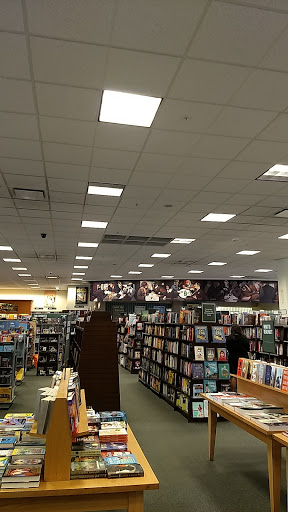 Book Store «Barnes & Noble», reviews and photos, 2000 E Rio Salado Pkwy #1032, Tempe, AZ 85281, USA