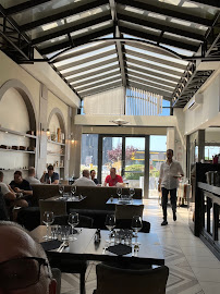 Atmosphère du Nino Restaurant à Les Pennes-Mirabeau - n°11