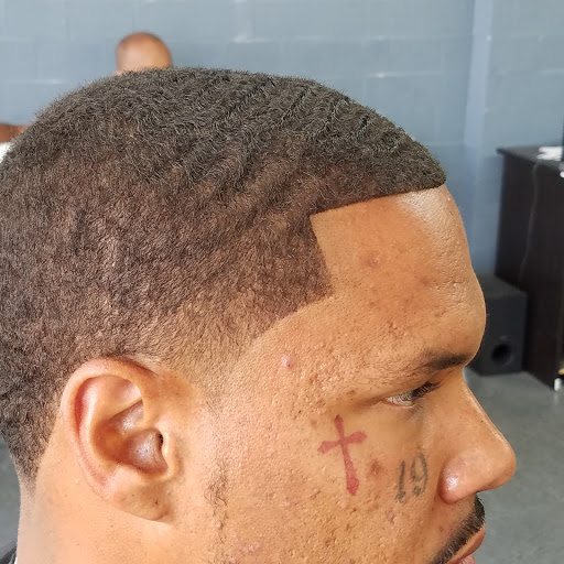 Barber Shop «Razor 1 Kutz Barbershop», reviews and photos, 7218 Montgomery Rd, Silverton, OH 45236, USA