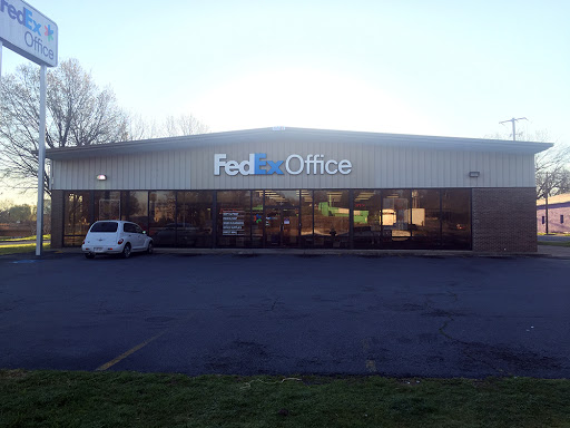 FedEx Office Print & Ship Center, 1121 S Spring St, Little Rock, AR 72202, USA, 