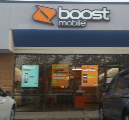 Cell Phone Store «Boost Mobile Store by MT. Prospect Cellular», reviews and photos, 1751 W Algonquin Rd, Mt Prospect, IL 60056, USA