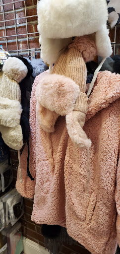 Jewelry Store «Knock Knock Boutique», reviews and photos, 110 W Chocolate Ave, Hershey, PA 17033, USA