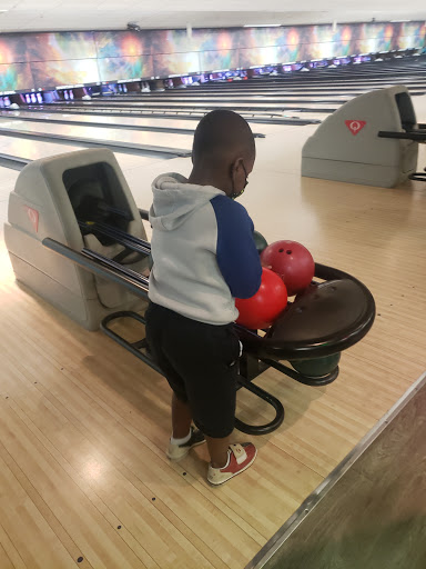 Bowling Alley «Showtime Bowling Center», reviews and photos, 555 Macon Hwy, Athens, GA 30606, USA