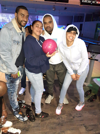 Bowling Alley «Showplace Entertainment Center», reviews and photos, 141 E Service Rd, Staten Island, NY 10314, USA