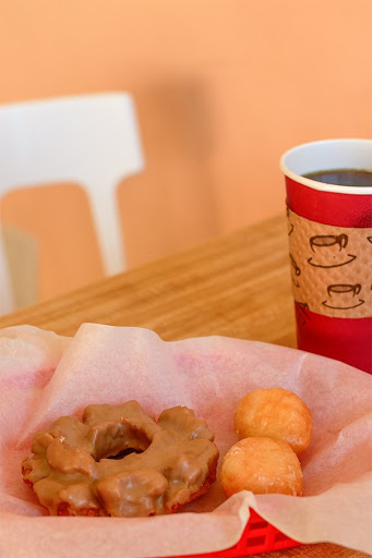 Donut Shop «Family Donut Shop», reviews and photos, 2100 N Northgate Way, Seattle, WA 98133, USA