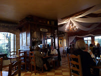 Atmosphère du Restaurant français La Petite Gare à Vers-Pont-du-Gard - n°15