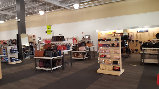 Shoe Store «DSW Designer Shoe Warehouse», reviews and photos, 28700 Telegraph Rd, Southfield, MI 48034, USA