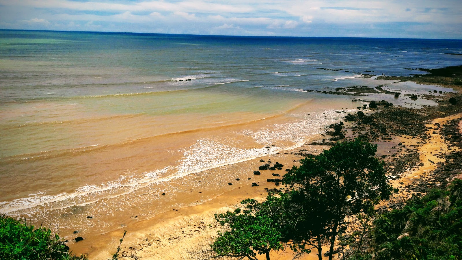 Foto av Nova Almeida II Beach med lång rak strand