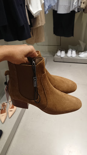 Stores to buy women's tall boots Hong Kong
