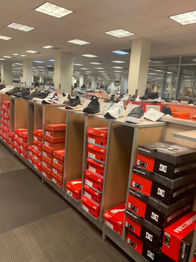 Shoe Store «DSW Designer Shoe Warehouse», reviews and photos, 8801 Queens Blvd, Elmhurst, NY 11373, USA