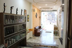 Razer street (Declare your style ) -A complete family Salon In Shivpuri image