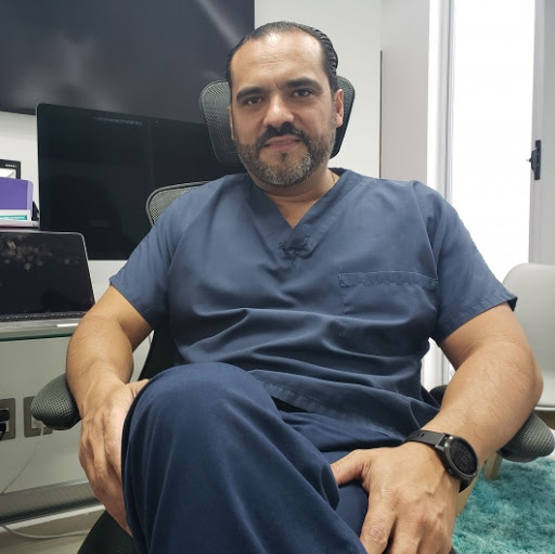 Dr. Luis Alberto Lozano Gonzalez, Cirujano plástico