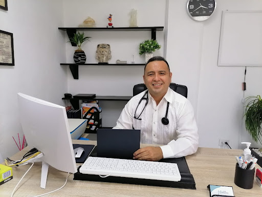 Dr. José Hernández Zenteno, Médicos internistas en Mérida