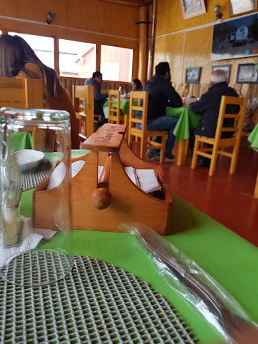 Curantos Y Asados Caleuche - Restaurante