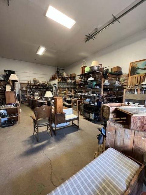 Prairie Treasures & Antiques