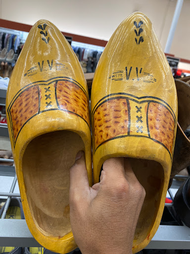 Thrift Store «Goodwill - Sherman Oaks», reviews and photos, 14760 Ventura Blvd, Sherman Oaks, CA 91403, USA