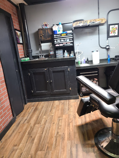 Tattoo Shop «Darke Wave Tattoo», reviews and photos, 721 Chestnut St, Greenville, OH 45331, USA